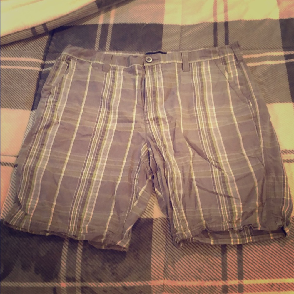 Apt. 9 Plaid Patterned Shorts. (Size 33)